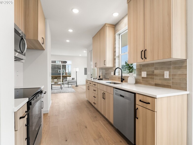 More Photos Of 305 Jetty ave, Lincoln City Multifamily For Sale