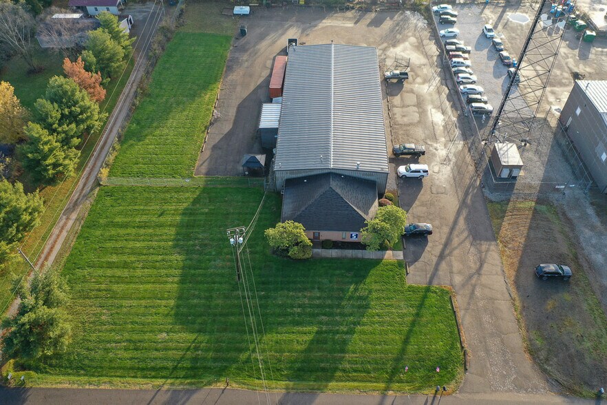 More Photos Of 3822 Victory Ave, Louisville Warehouse For Lease