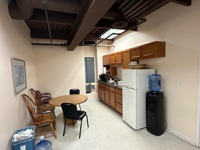 More Photos Of 4001 N Perryville Rd, Loves Park Office For Lease