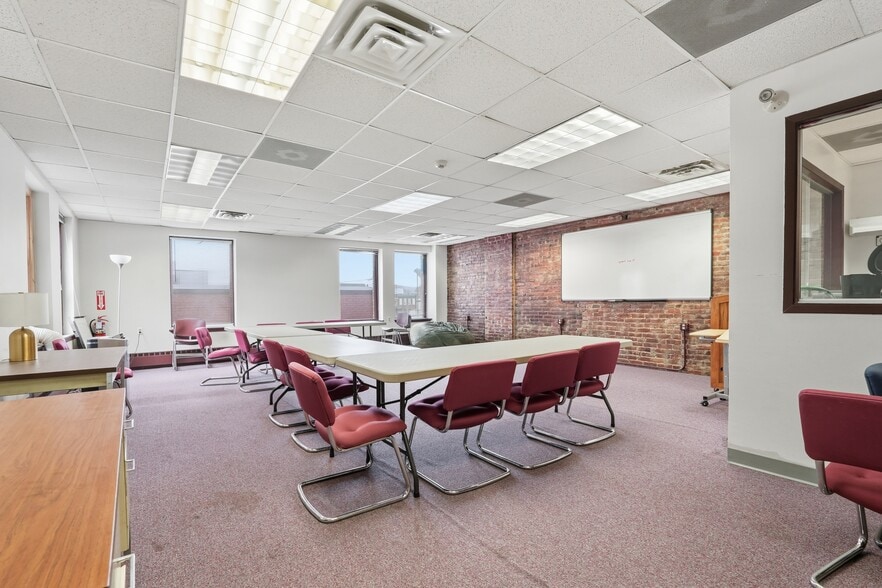 More Photos Of 287-289 High St, Holyoke Storefront For Lease