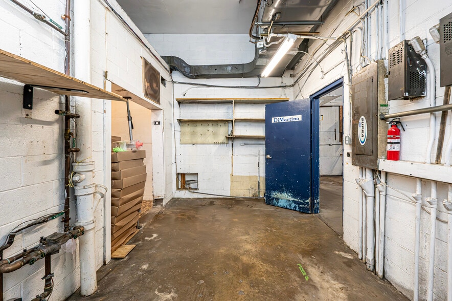 More Photos Of 305 Division St, Jeannette Distribution For Sale