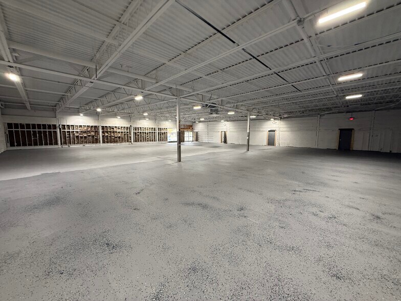 More Photos Of 3402 Richfield Rd, Flint Freestanding For Lease