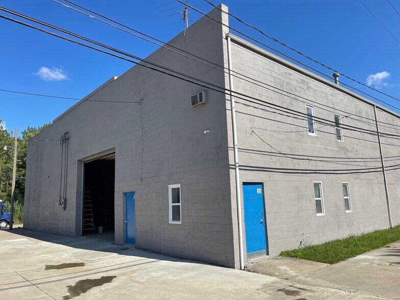 More Photos Of 711 W Bagley Rd, Berea Unknown For Lease