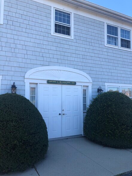 More Photos Of 755 Main St, Monroe Medical For Lease