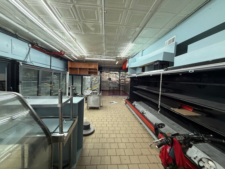 More Photos Of 2128-2138 White Plains Rd, Bronx General Retail For Sale