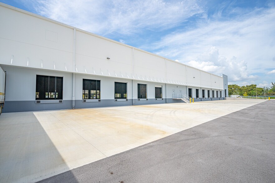 More Photos Of 1620 NW 215th St, Miami Gardens Unknown For Lease