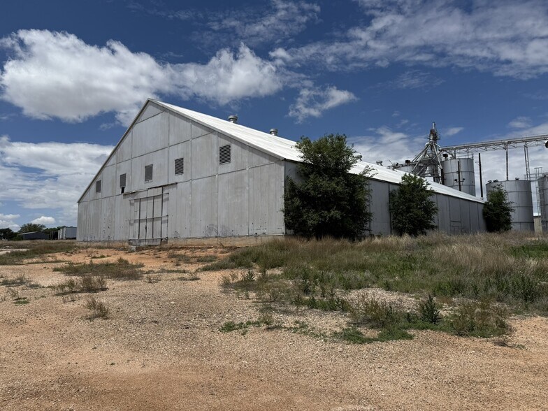 More Photos Of 743 W US Highway 70, Plainview Industrial For Sale
