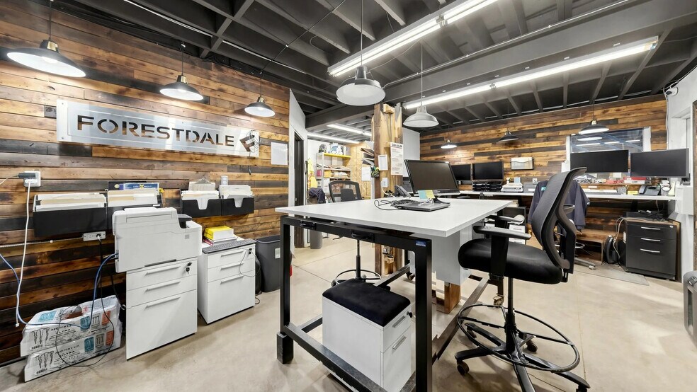 More Photos Of 124 Main St, Woodstock Manufacturing For Sale