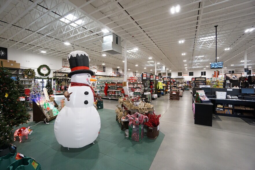 More Photos Of 104 Butterfield Rd, Yakima General Retail For Sale