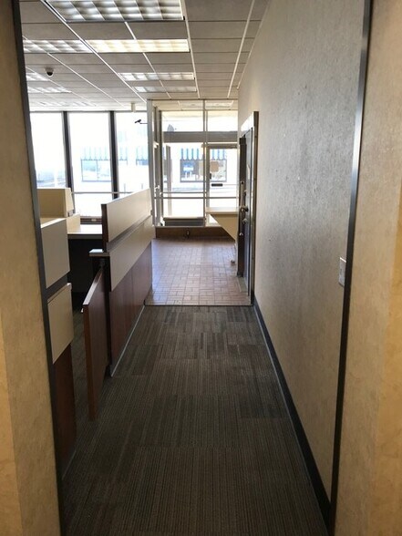 More Photos Of 101 N Main St, Black Creek Bank For Lease
