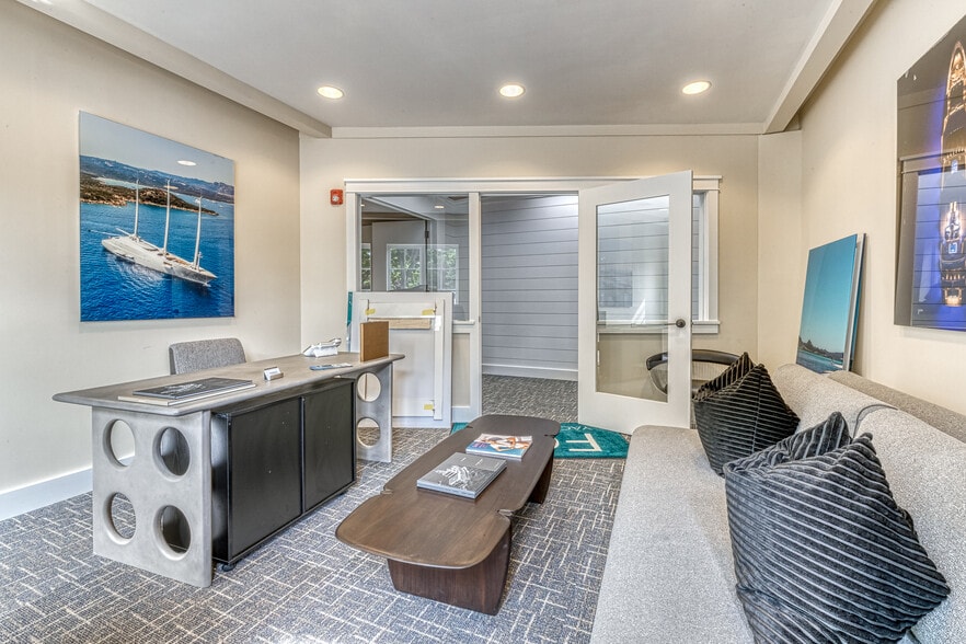 More Photos Of 126-130 N Main St, East Hampton Office For Lease