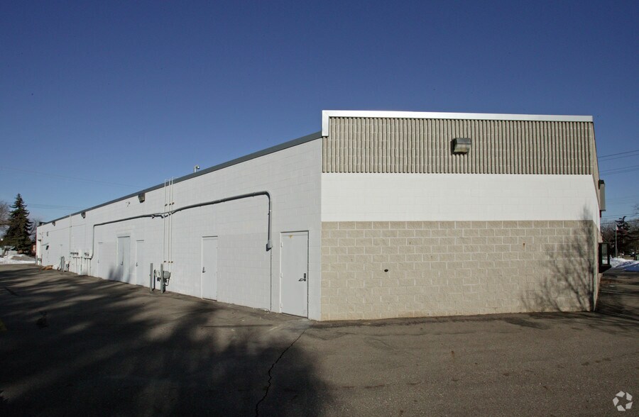 More Photos Of 3233 W Saginaw Hwy, Lansing Storefront For Sale