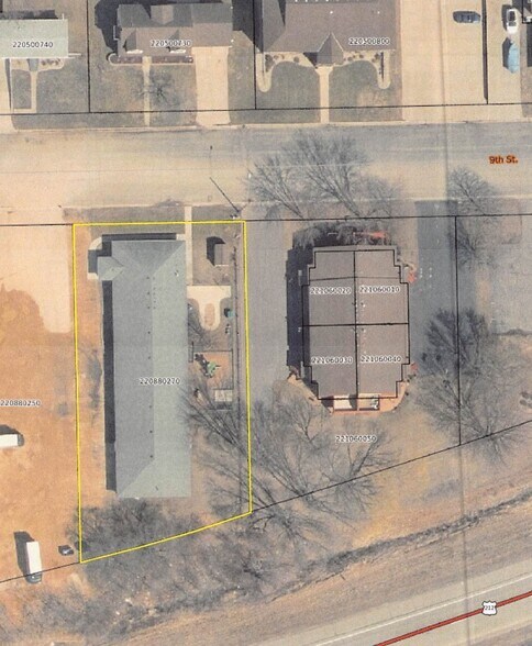 More Photos Of 2020 9th St E, Glencoe Office For Sale