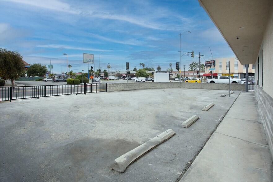 More Photos Of 550 W Manchester Blvd, Inglewood General Retail For Sale