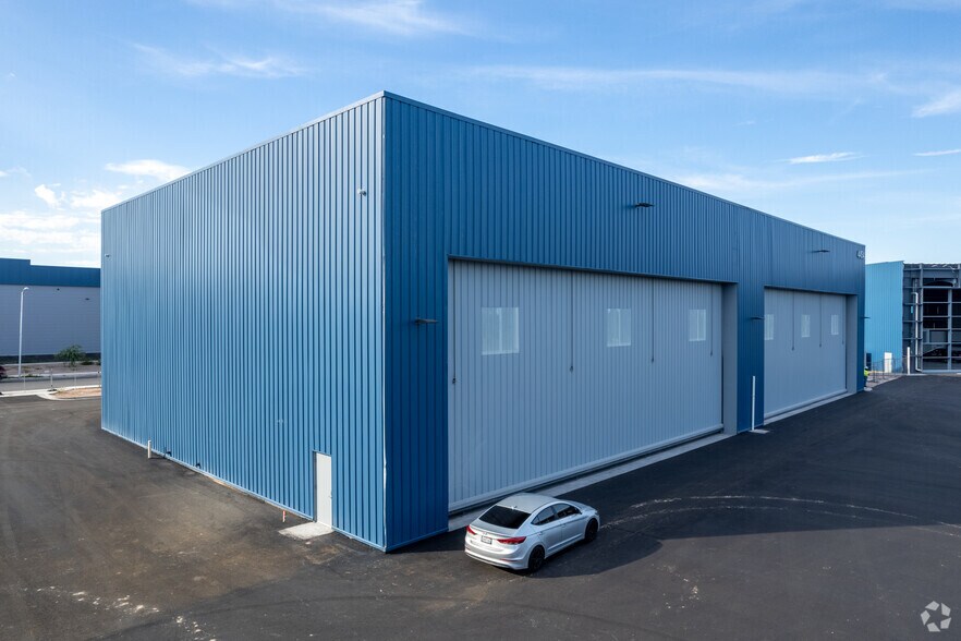 More Photos Of 4454 E Mallory Cir, Mesa Airplane Hangar For Lease