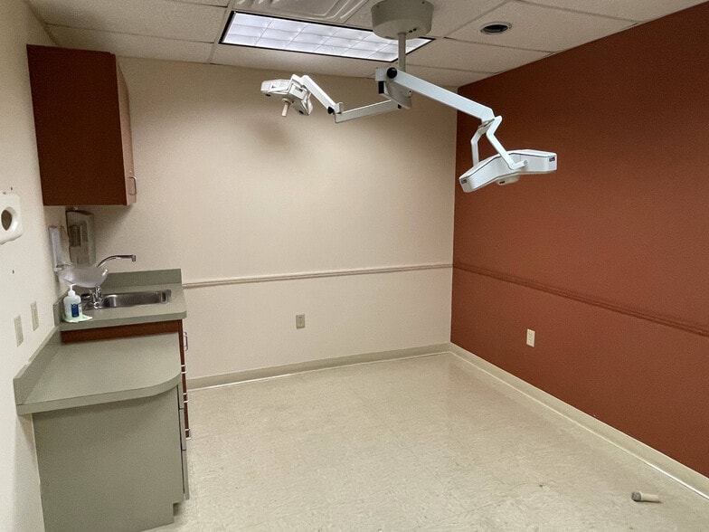 More Photos Of 303 E Royalton Rd, Broadview Heights Medical For Sale