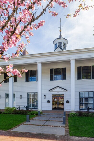 More Photos Of 600 A Ave, Lake Oswego Office For Lease