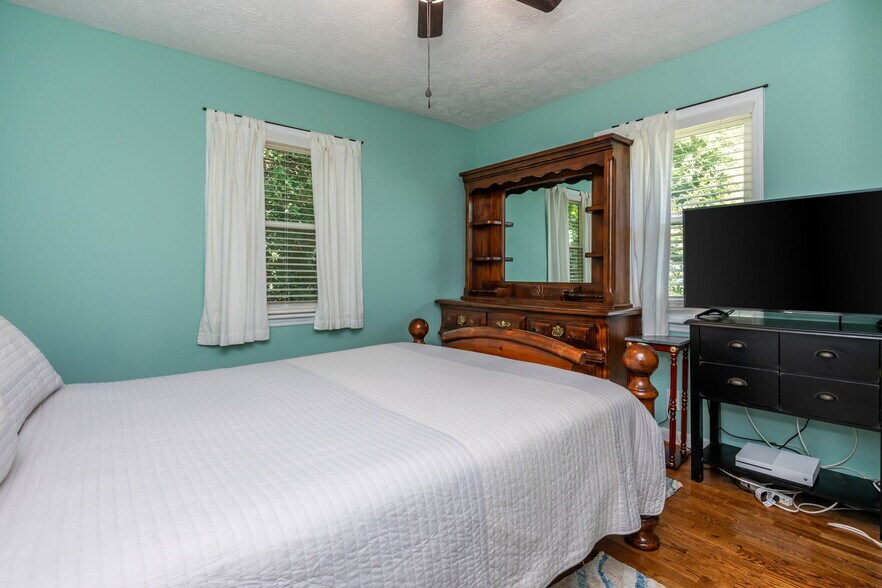 More Photos Of 4270 S Main St, Acworth Office For Sale