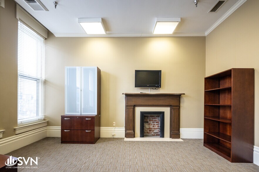 More Photos Of 201 W Main St, Frankfort Office For Lease