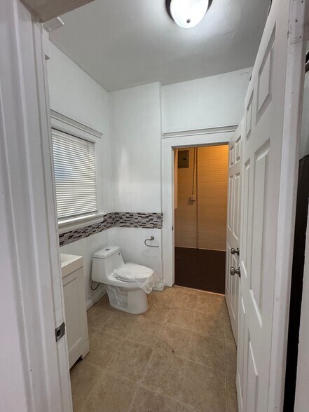 More Photos Of 1651 W 11th Pl, Los Angeles Apartments For Sale