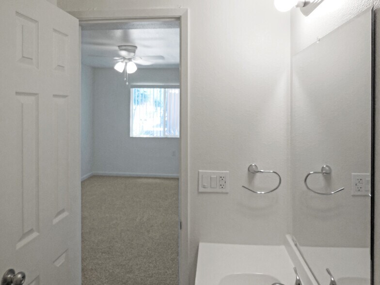 More Photos Of 4585 E McKinley Ave, Fresno Apartments For Sale