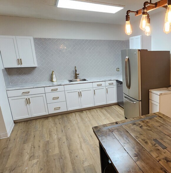 More Photos Of 2144 S Macarthur Blvd, Springfield Office For Lease