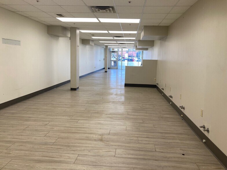 More Photos Of 2202-2336 S Park St, Madison General Retail For Lease