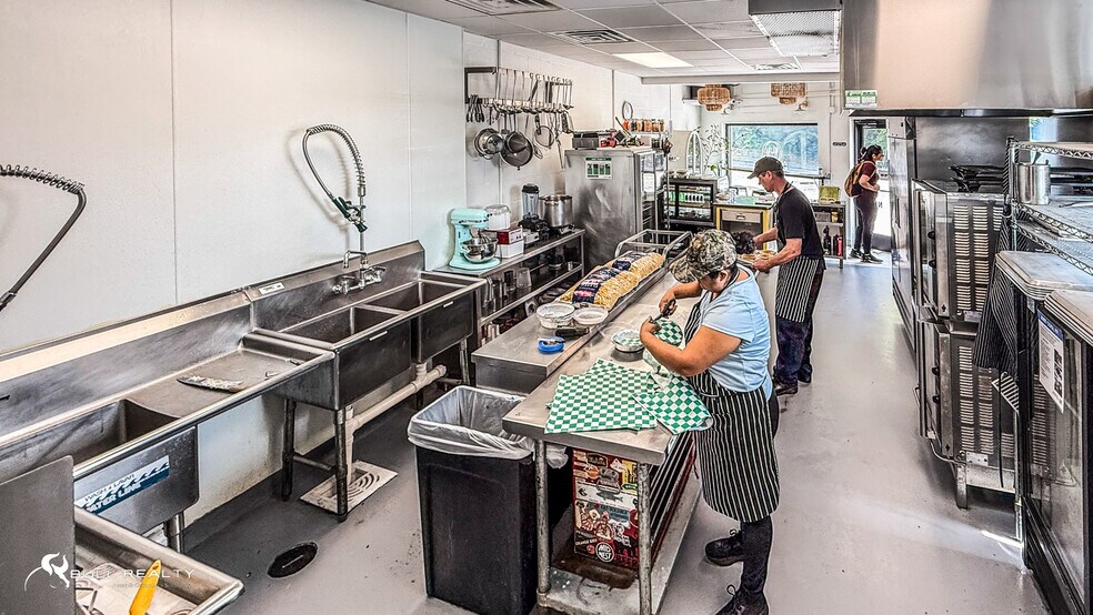 More Photos Of 845 Flat Shoals Rd, Atlanta Freestanding For Sale