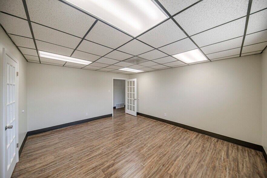 More Photos Of 1410 Rankin Hwy, Midland Office For Sale
