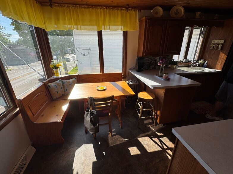 More Photos Of 215 W Main St, Marshall General Retail For Sale