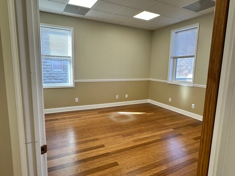 More Photos Of 221 W Main St, Radford Office For Lease