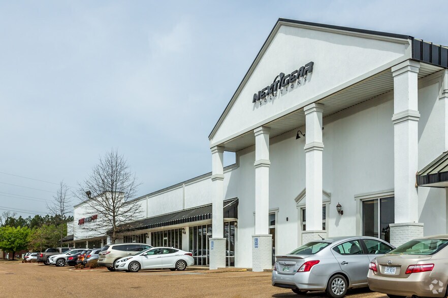 More Photos Of 304 Heritage Dr, Oxford General Retail For Lease