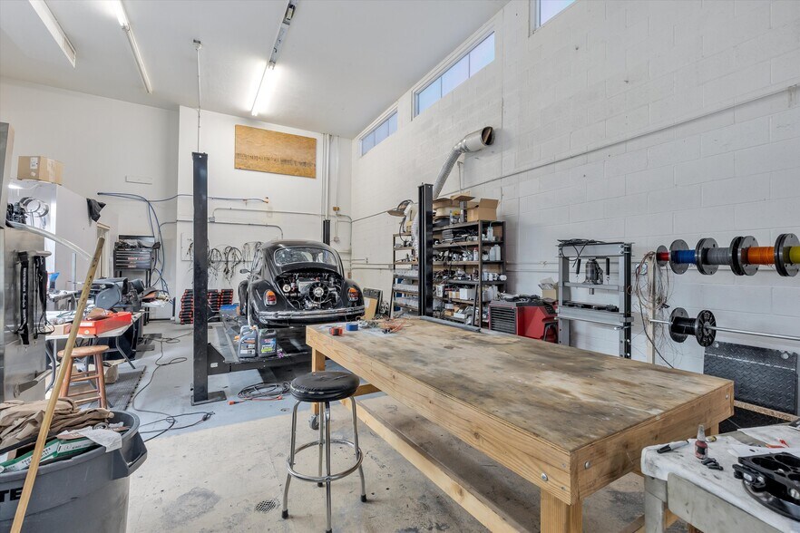 More Photos Of 674 Wells Rd, Boulder City Warehouse For Sale