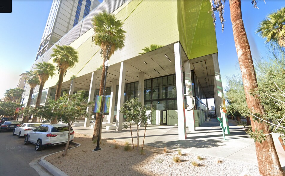 More Photos Of 200 W Monroe St, Phoenix Apartments For Lease