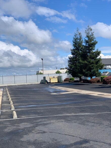 More Photos Of 526 Charity Way, Modesto Warehouse For Lease