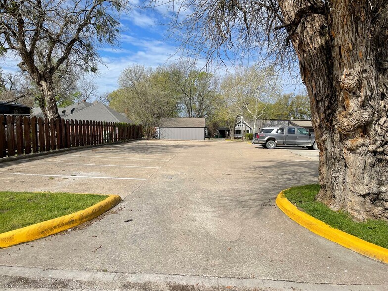 More Photos Of 110 E Pecan St, Gainesville Medical For Lease