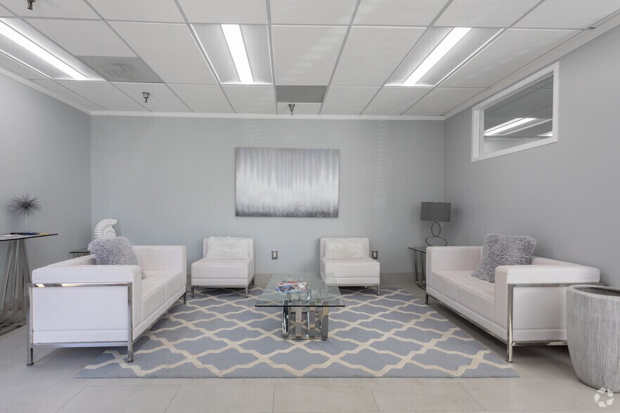 More Photos Of 14 Pidgeon Hill Dr, Sterling Medical For Sale