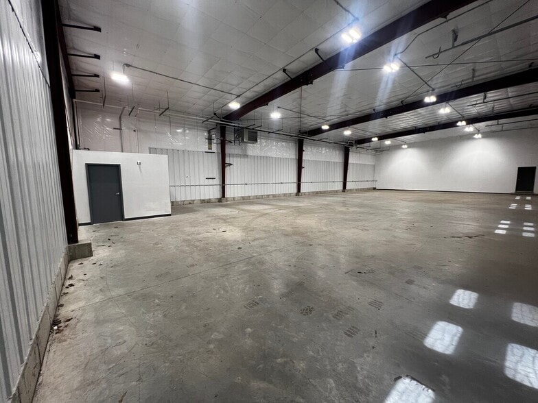 More Photos Of 50 Newberry Rd, East Windsor Service For Lease