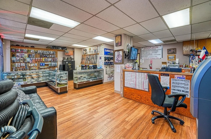 More Photos Of 113 S Main St, Altus Storefront For Sale