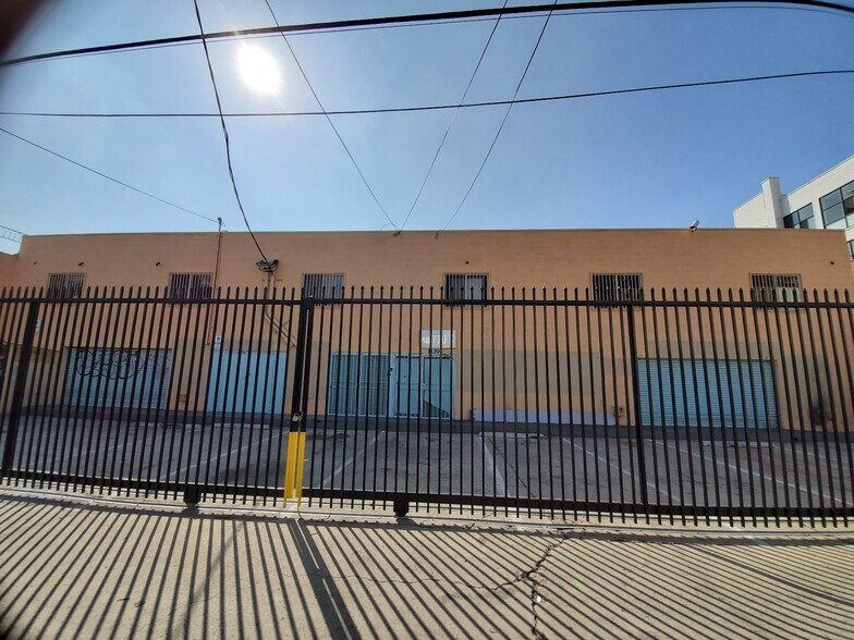 More Photos Of 1139 San Julian St, Los Angeles Storefront Retail Office For Sale