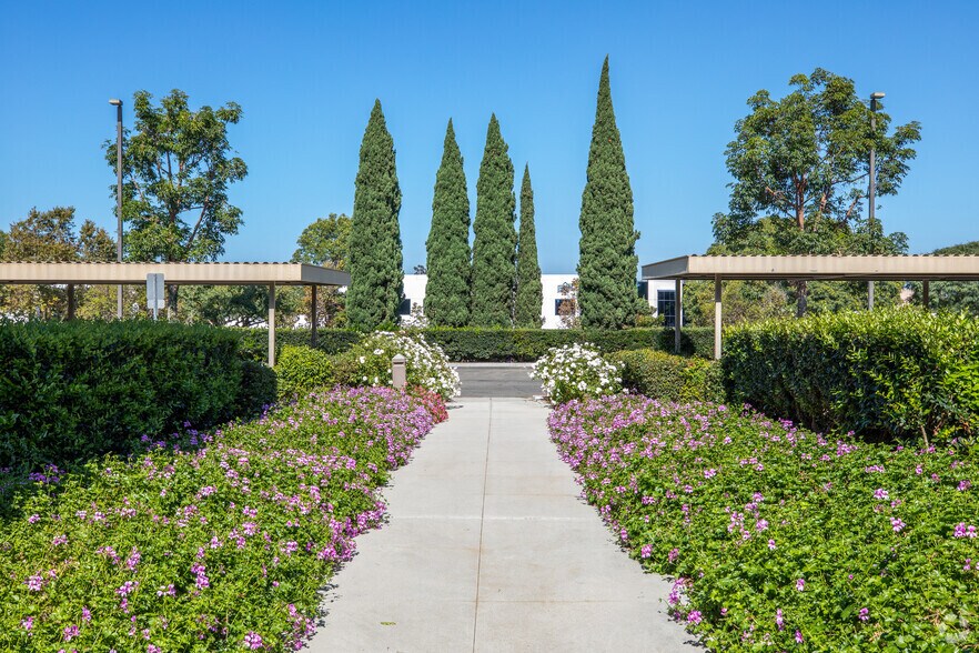 More Photos Of 5962 Priestly Dr, Carlsbad Office For Sale