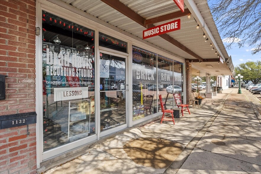 More Photos Of 1132 Main St, Commerce Flex For Sale