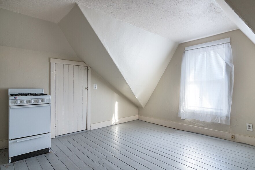 More Photos Of 388 Child St, Warren Freestanding For Sale