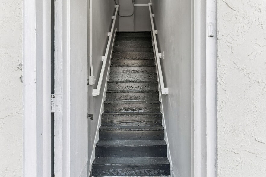 More Photos Of 715 McDuff Ave N, Jacksonville Storefront Retail Residential For Sale