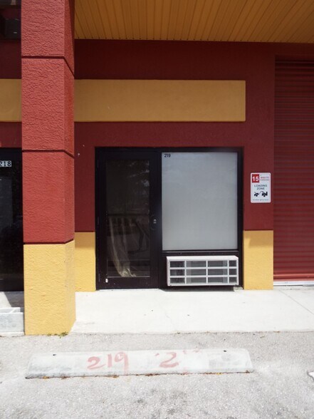 More Photos Of 422 SW 2nd Ter, Cape Coral Warehouse For Lease