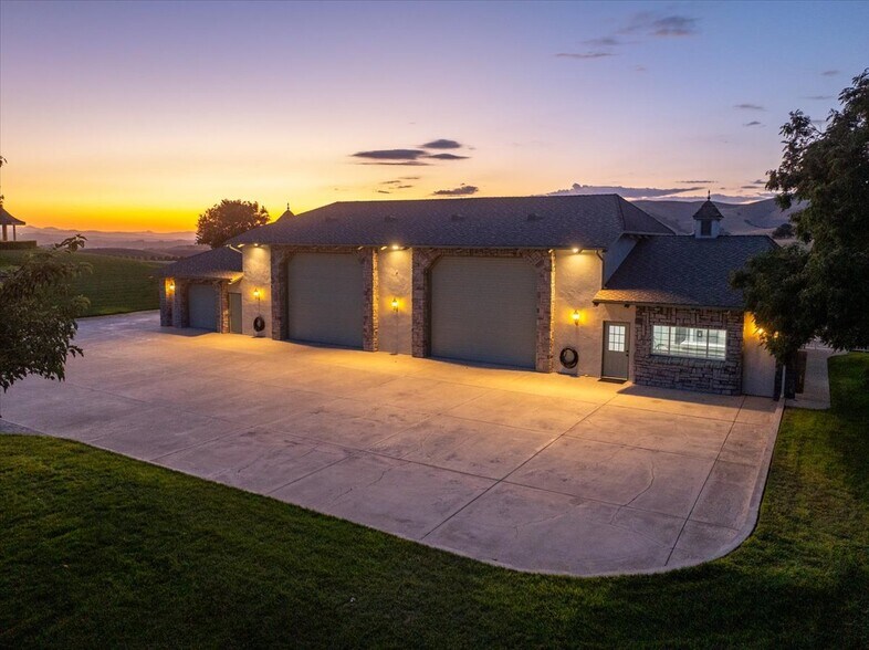 More Photos Of 8283 Cross Canyons Rd, San Miguel Winery Vineyard For Sale