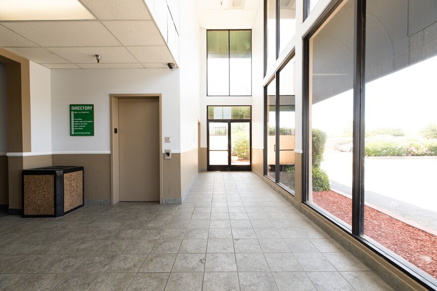 More Photos Of 43845 10th St, Lancaster Medical For Lease