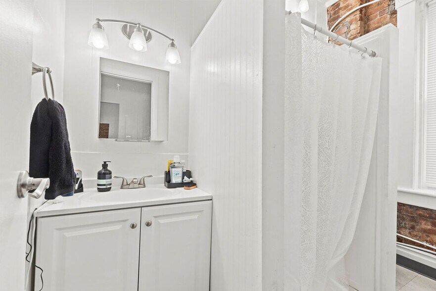 More Photos Of 1185-1205 W Broad St, Columbus Storefront Retail Office For Sale