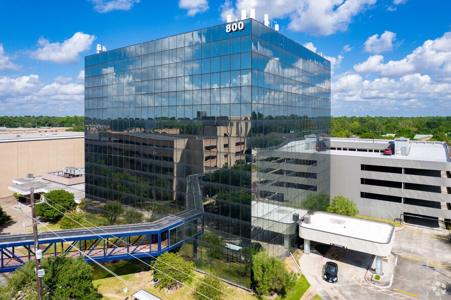 More Photos Of 800 Peakwood Dr, Houston Unknown For Lease