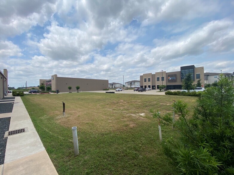 More Photos Of 24523-24527 Gosling Rd, Spring Land For Lease